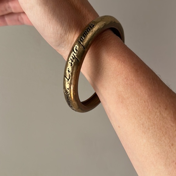 Hard to find CHANEL 2007 "La mode se démode, le style jamais" bracelet w box - Picture 5 of 7